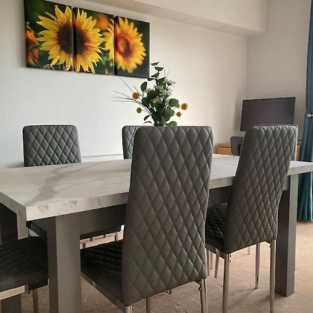 Beautiful 2 Bedroom Flat Overlooking Golf Course Carnoustie Exteriör bild