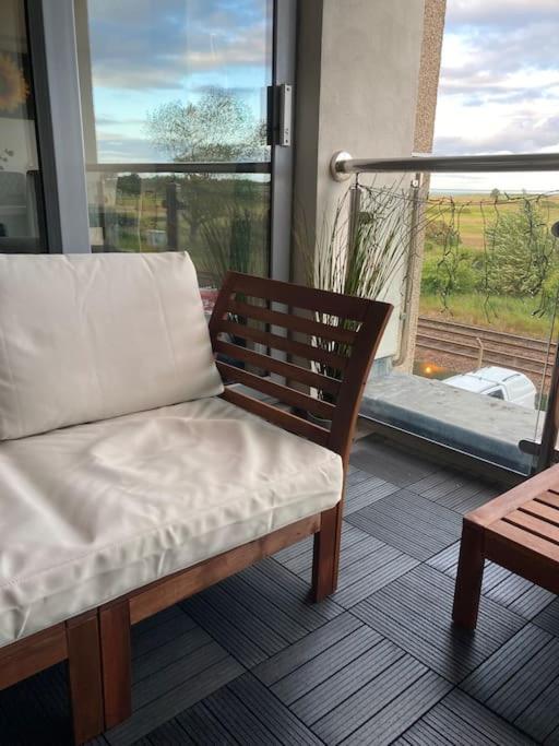 Beautiful 2 Bedroom Flat Overlooking Golf Course Carnoustie Exteriör bild
