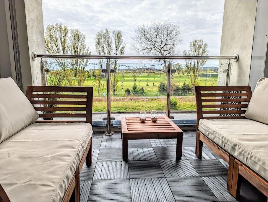 Beautiful 2 Bedroom Flat Overlooking Golf Course Carnoustie Exteriör bild