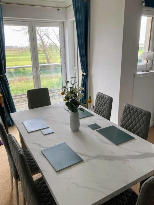 Beautiful 2 Bedroom Flat Overlooking Golf Course Carnoustie Exteriör bild